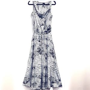 Elegant Black and White Sleeveless Dress